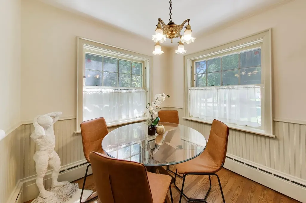 5898 North Caldwell Avenue N Chicago IL 60646