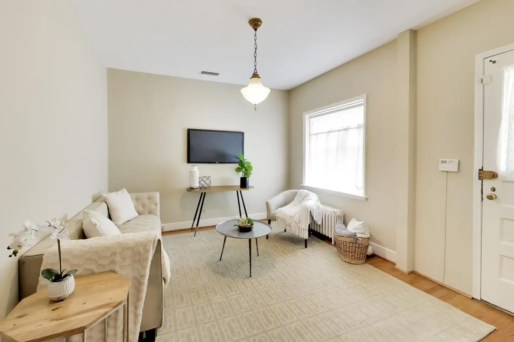 5898 North Caldwell Avenue N Chicago IL 60646