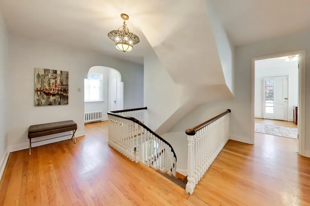 5898 North Caldwell Avenue N Chicago IL 60646