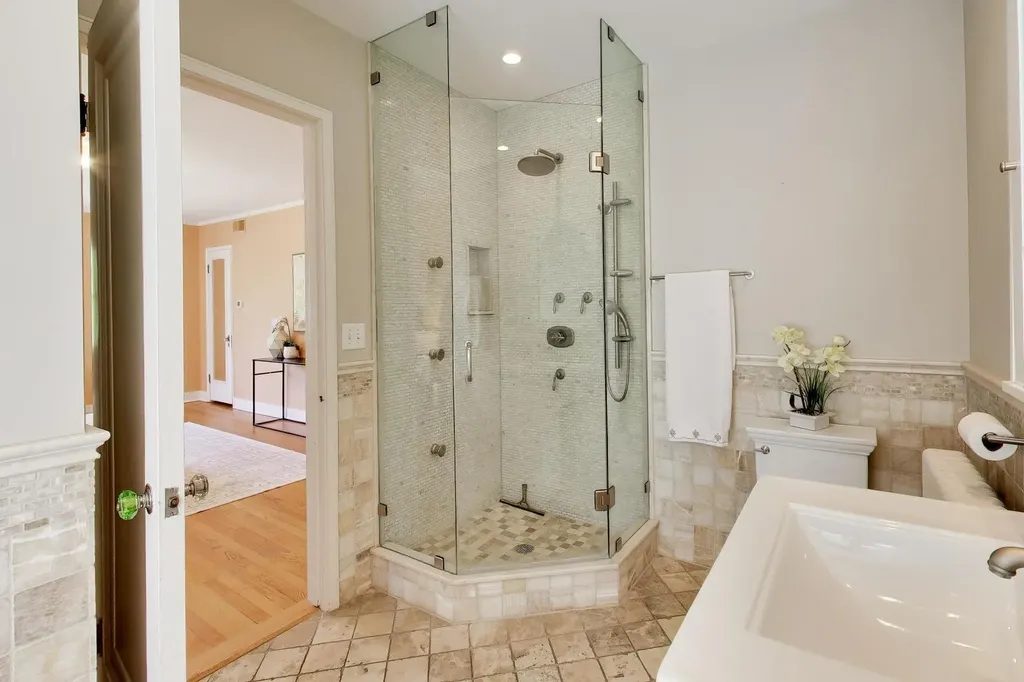 5898 North Caldwell Avenue N Chicago IL 60646