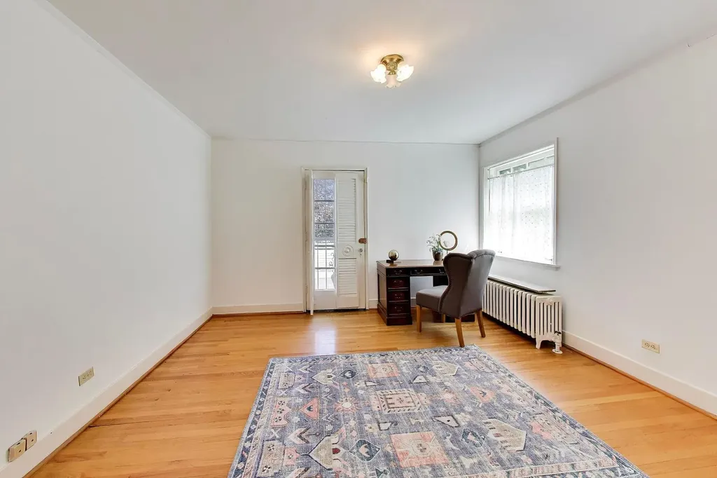 5898 North Caldwell Avenue N Chicago IL 60646