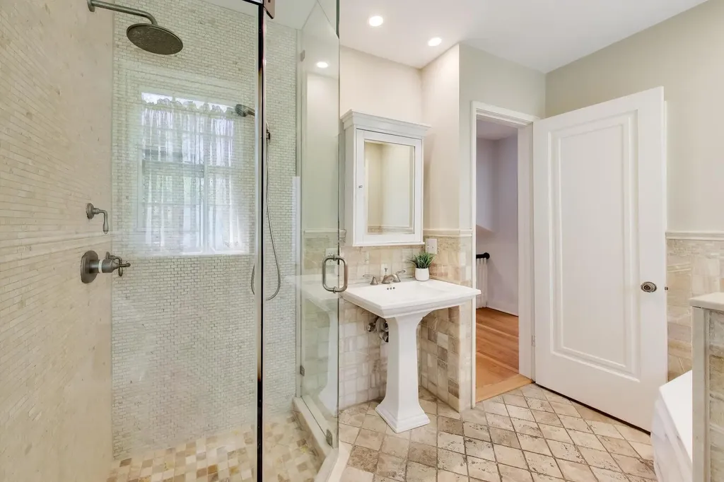 5898 North Caldwell Avenue N Chicago IL 60646