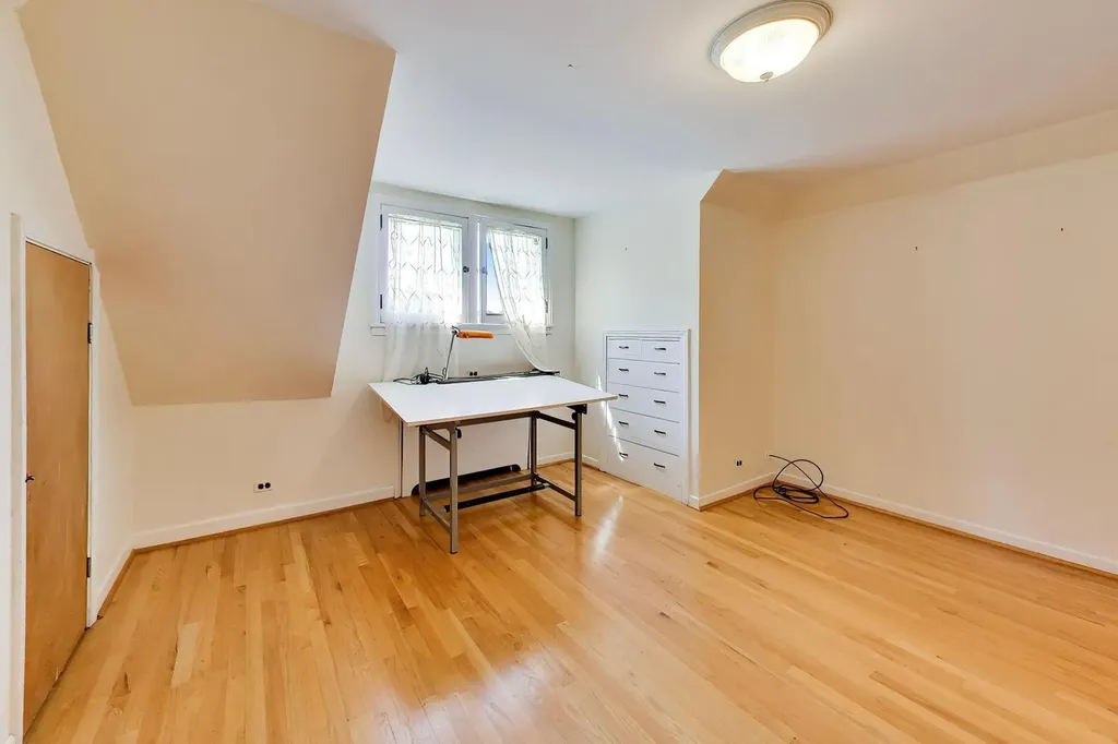 5898 North Caldwell Avenue N Chicago IL 60646