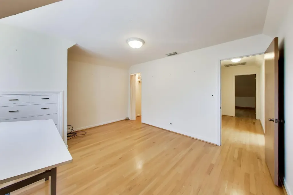 5898 North Caldwell Avenue N Chicago IL 60646