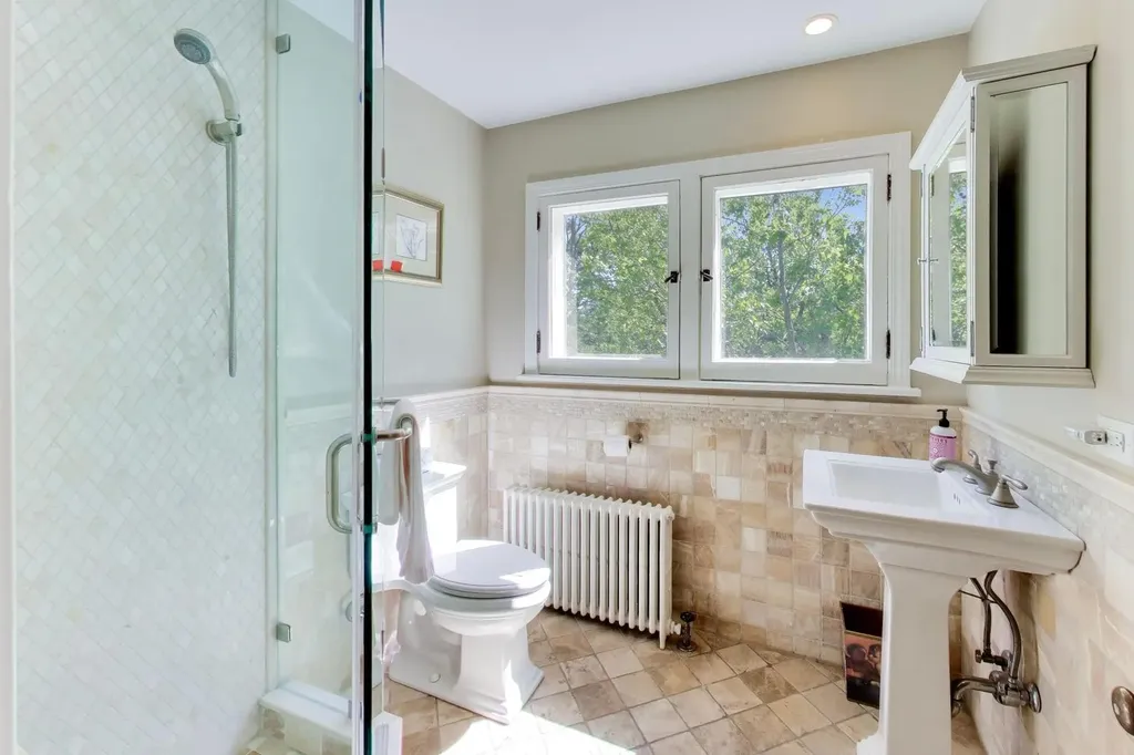 5898 North Caldwell Avenue N Chicago IL 60646
