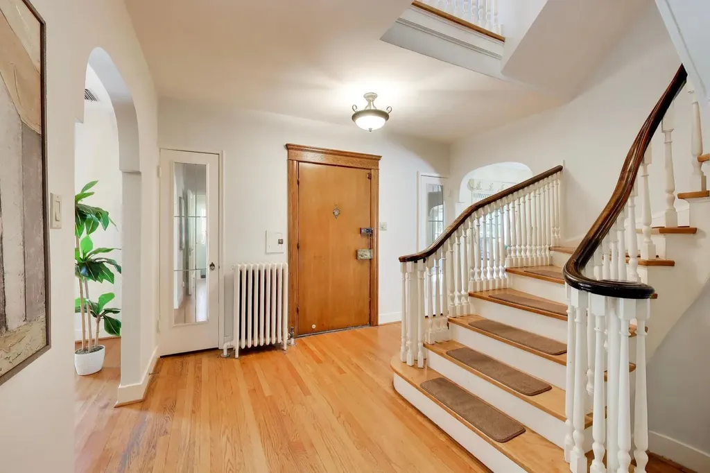 5898 North Caldwell Avenue N Chicago IL 60646