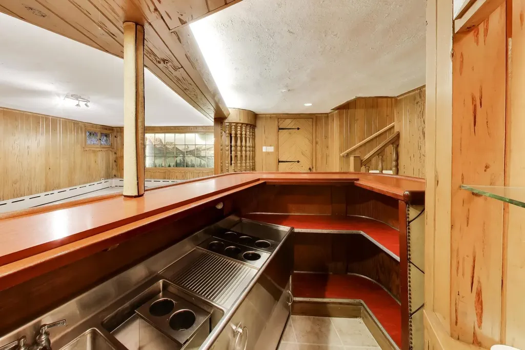 5898 North Caldwell Avenue N Chicago IL 60646