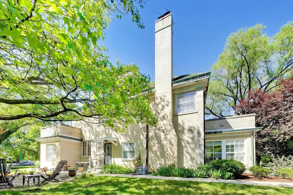 5898 North Caldwell Avenue N Chicago IL 60646