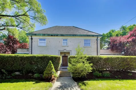 5898 North Caldwell Avenue N Chicago IL 60646