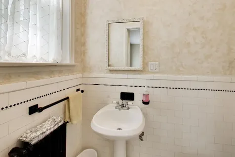 5898 North Caldwell Avenue N Chicago IL 60646