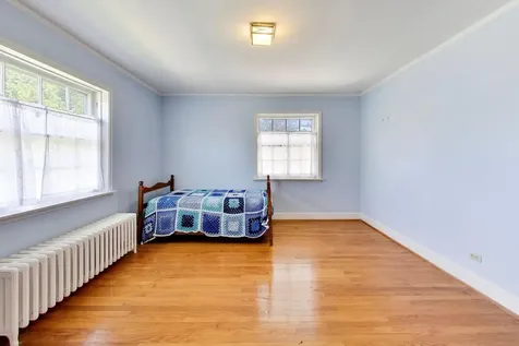 5898 North Caldwell Avenue N Chicago IL 60646