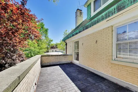 5898 North Caldwell Avenue N Chicago IL 60646