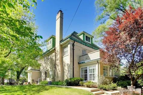 5898 North Caldwell Avenue N Chicago IL 60646