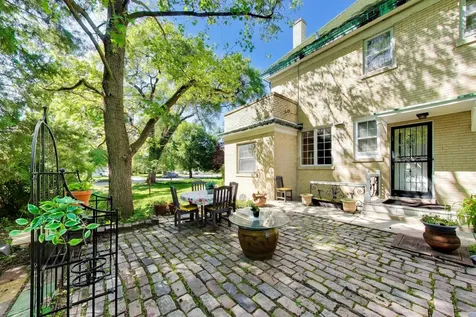 5898 North Caldwell Avenue N Chicago IL 60646
