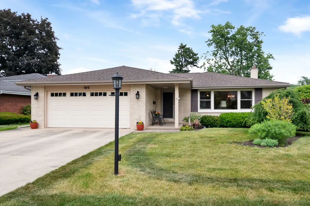 915 South See Gwun Avenue Mount Prospect IL 60056