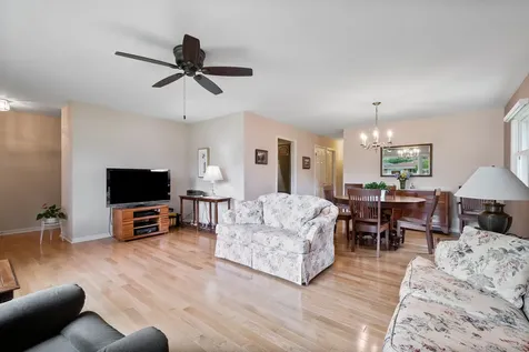 915 South See Gwun Avenue Mount Prospect IL 60056