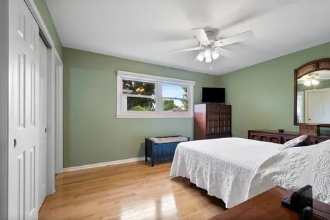 915 South See Gwun Avenue Mount Prospect IL 60056