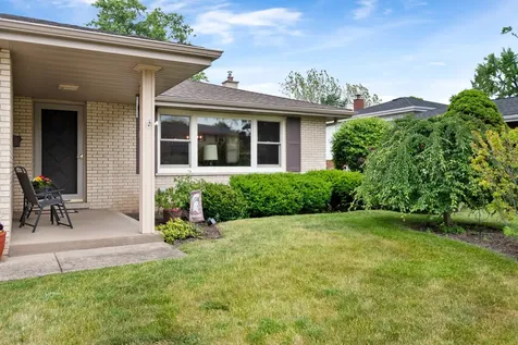 915 South See Gwun Avenue Mount Prospect IL 60056