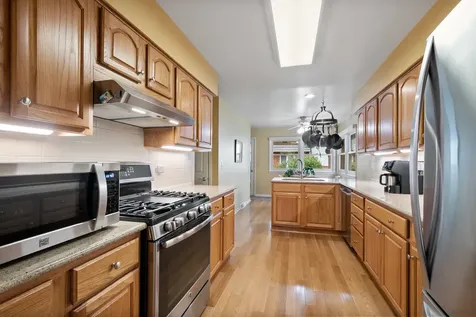 915 South See Gwun Avenue Mount Prospect IL 60056