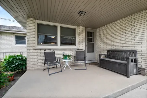 915 South See Gwun Avenue Mount Prospect IL 60056