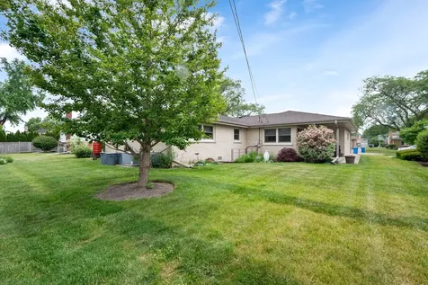 915 South See Gwun Avenue Mount Prospect IL 60056