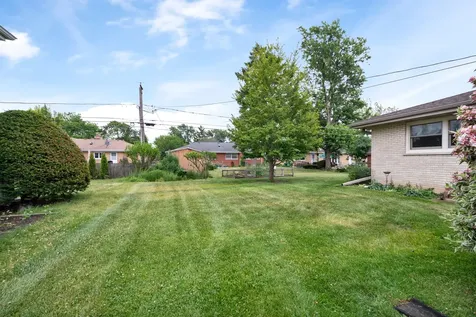 915 South See Gwun Avenue Mount Prospect IL 60056