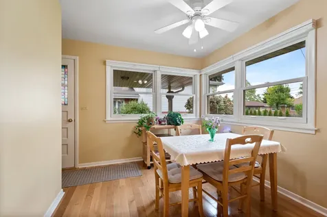 915 South See Gwun Avenue Mount Prospect IL 60056