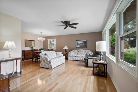 915 South See Gwun Avenue Mount Prospect IL 60056