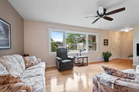 915 South See Gwun Avenue Mount Prospect IL 60056