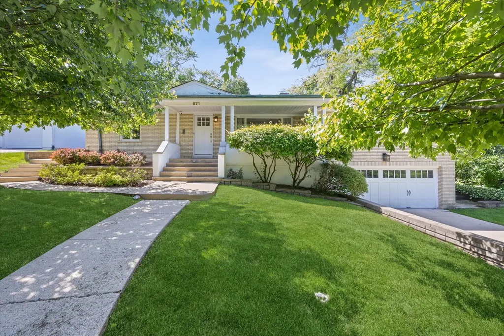 671 Revere Road Glen Ellyn IL 60137