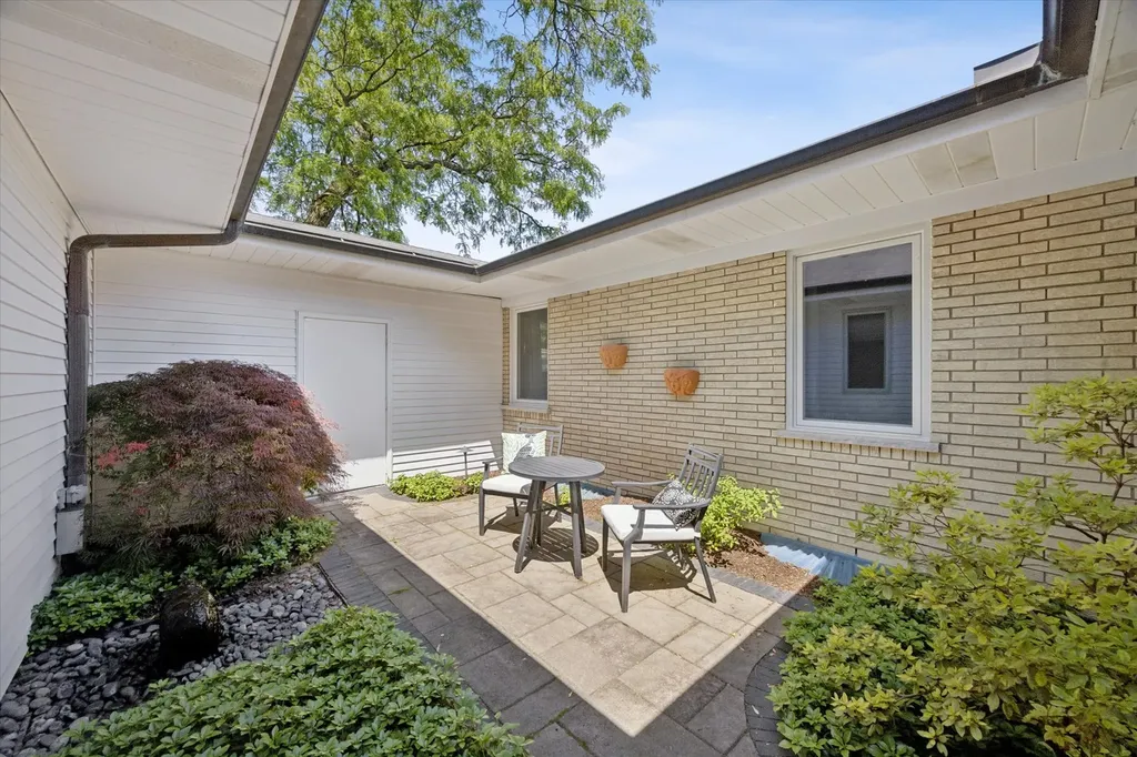 671 Revere Road Glen Ellyn IL 60137