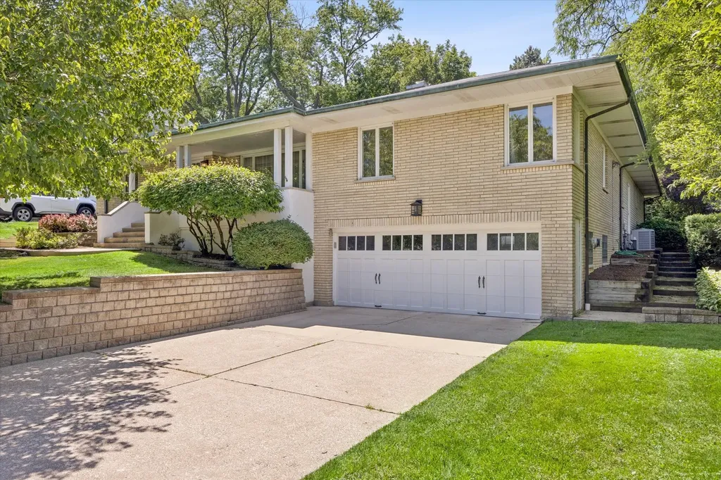 671 Revere Road Glen Ellyn IL 60137