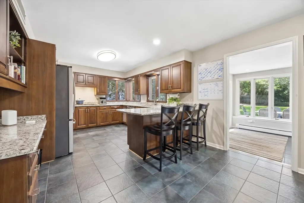 671 Revere Road Glen Ellyn IL 60137