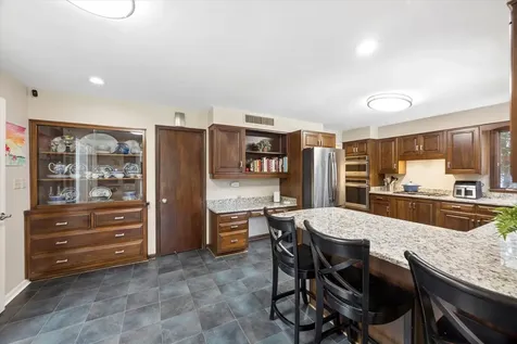 671 Revere Road Glen Ellyn IL 60137