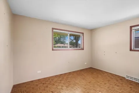 460 West Kathleen Drive Des Plaines IL 60016