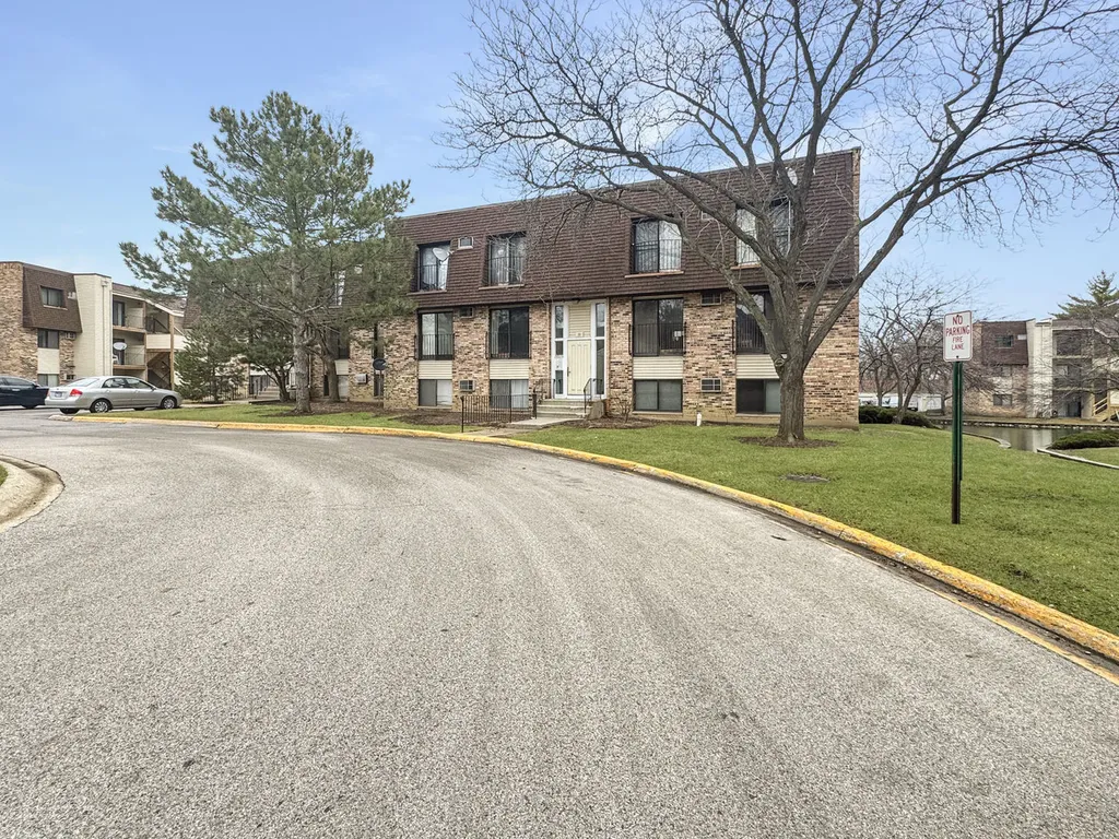 191 North Waters Edge Drive Glendale Heights IL 60139