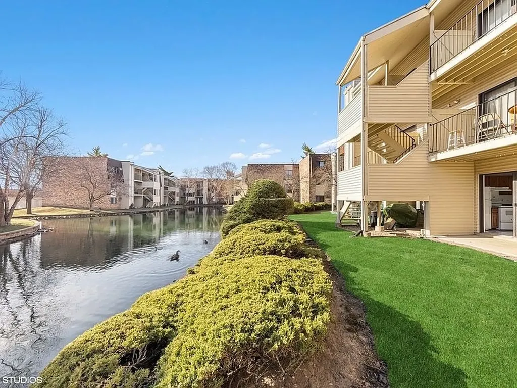 191 North Waters Edge Drive Glendale Heights IL 60139
