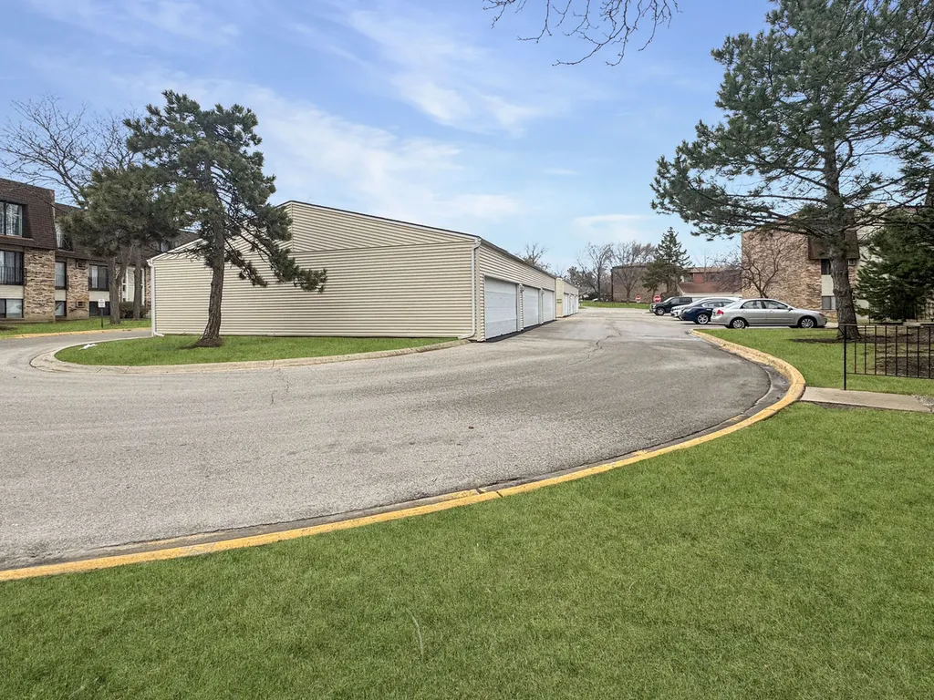 191 North Waters Edge Drive Glendale Heights IL 60139