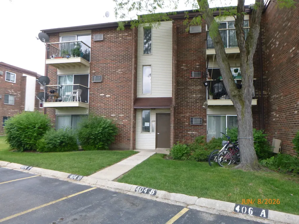 404 Pleasant Run Drive Wheeling IL 60090