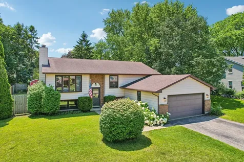 2359 High Point Drive Lindenhurst IL 60046