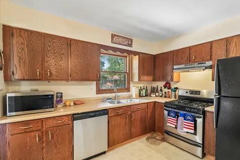 2359 High Point Drive Lindenhurst IL 60046