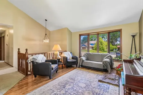 2359 High Point Drive Lindenhurst IL 60046