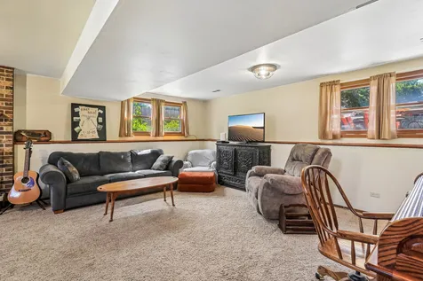 2359 High Point Drive Lindenhurst IL 60046