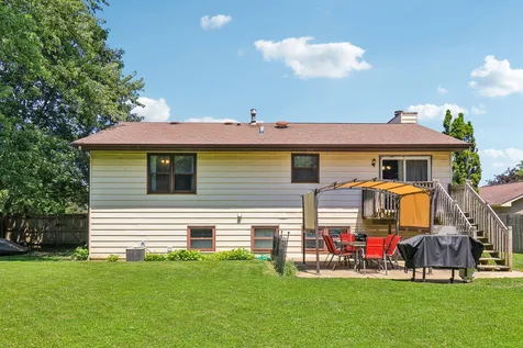 2359 High Point Drive Lindenhurst IL 60046
