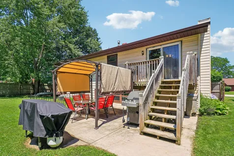 2359 High Point Drive Lindenhurst IL 60046