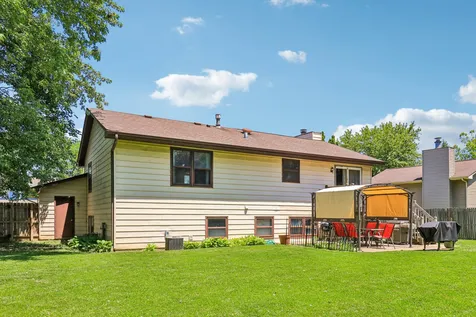 2359 High Point Drive Lindenhurst IL 60046