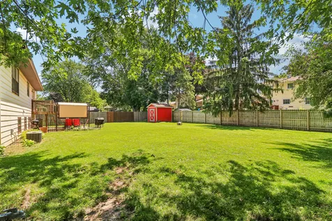 2359 High Point Drive Lindenhurst IL 60046