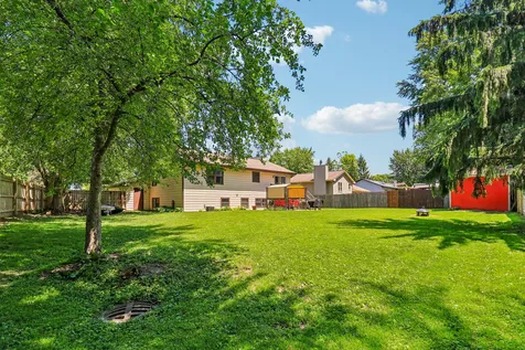 2359 High Point Drive Lindenhurst IL 60046