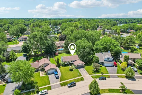 2359 High Point Drive Lindenhurst IL 60046