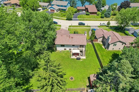 2359 High Point Drive Lindenhurst IL 60046